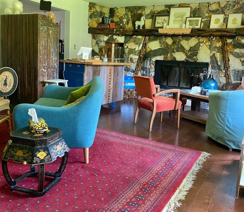The Messy Owl Inn & Eco Haven Likely エクステリア 写真